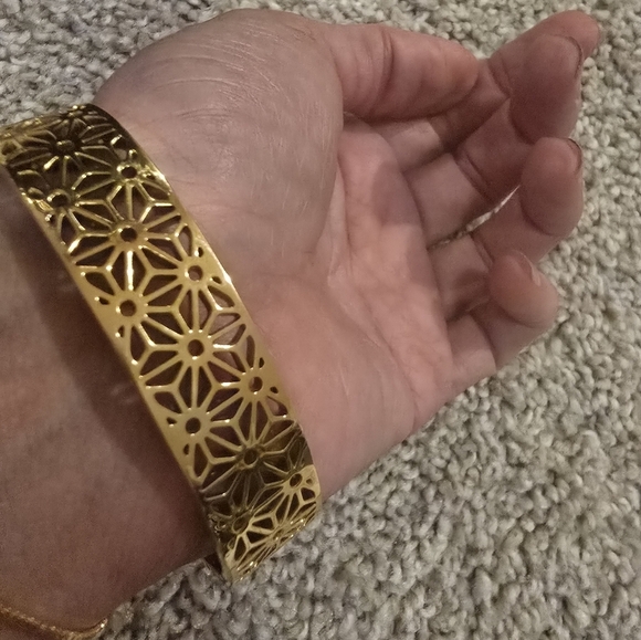 18kgp Dubai Jewelry - Elegant Gold and Blue Floral Bracelet - Picture 4 of 9